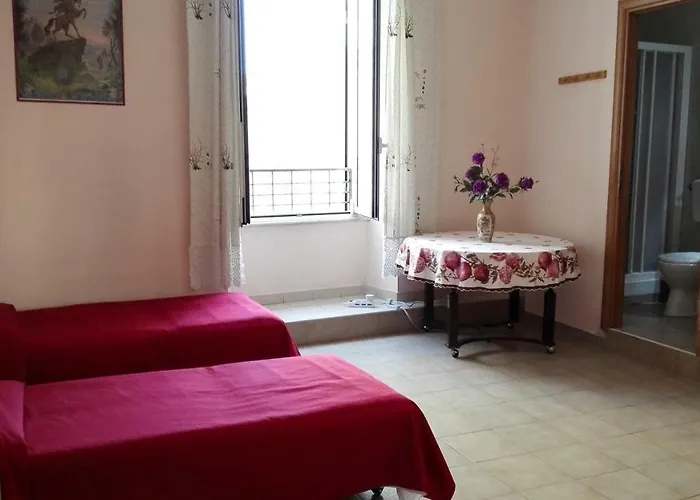 Liayi Family Hotel（李阿姨家庭旅馆） Bed & Breakfast