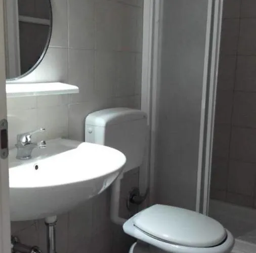 Bed & Breakfast Liayi Family Hotel（李阿姨家庭旅馆） 4*
