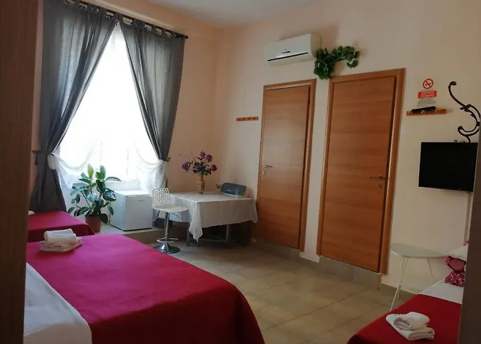 Liayi Family Hotel（李阿姨家庭旅馆） Bed & Breakfast